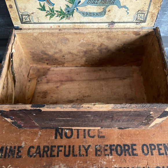 Antique c1915 Queens Trimmed Nailed Guaranteed Havana Filled 5 Cent Cigar Box - Picture 4 of 11